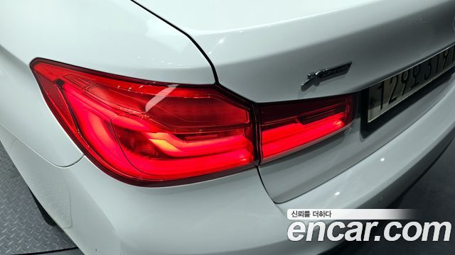 BMW 5-Series 2020 — photo 9