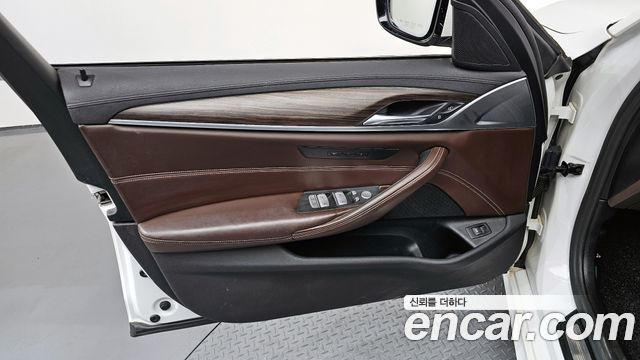 BMW 5-Series 2020 — photo 14