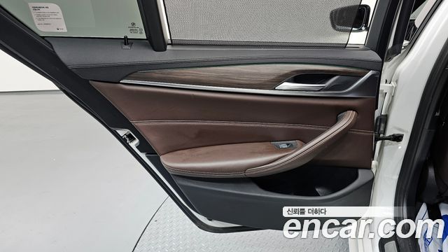 BMW 5-Series 2020 — photo 15