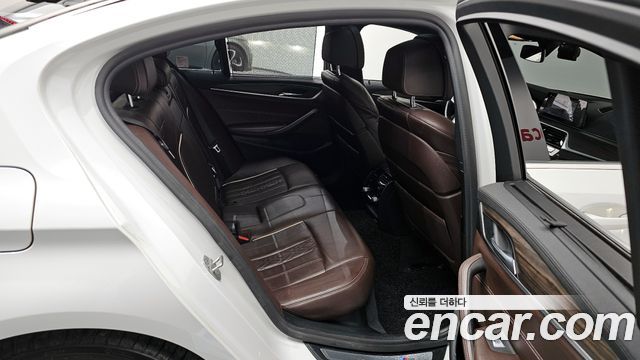 BMW 5-Series 2020 — photo 16