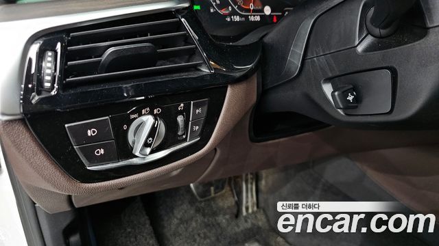 BMW 5-Series 2020 — photo 28