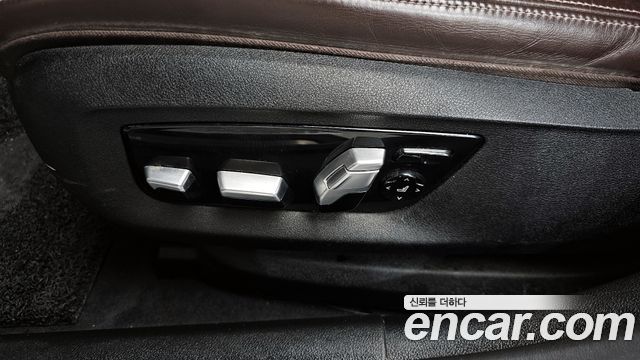 BMW 5-Series 2020 — photo 31