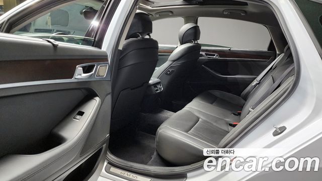 Genesis G80 2018 — photo 12