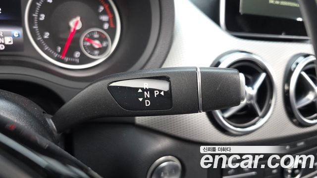 Mercedes-Benz B-Class 2018 — photo 9