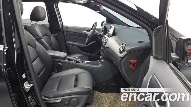 Mercedes-Benz B-Class 2018 — photo 10