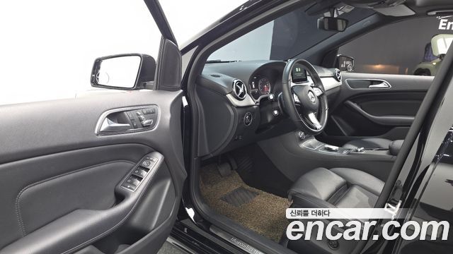Mercedes-Benz B-Class 2018 — photo 11