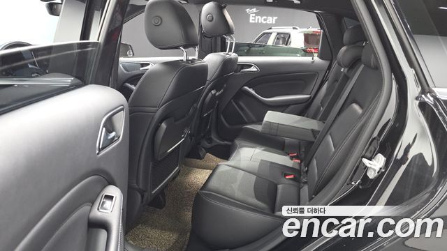 Mercedes-Benz B-Class 2018 — photo 12