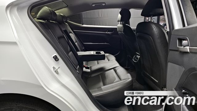 Hyundai AVANTE 2020 — photo 11