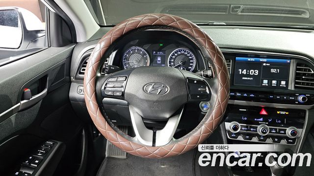 Hyundai AVANTE 2020 — photo 14