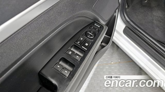 Hyundai AVANTE 2020 — photo 19