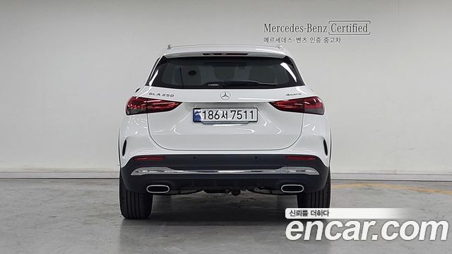 Mercedes-Benz GLA-Class 2023 — photo 4