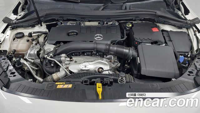 Mercedes-Benz GLA-Class 2023 — photo 6