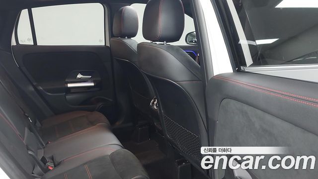 Mercedes-Benz GLA-Class 2023 — photo 10
