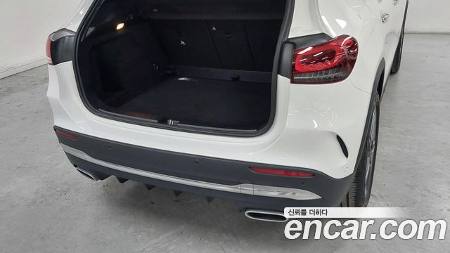Mercedes-Benz GLA-Class 2023 — photo 11