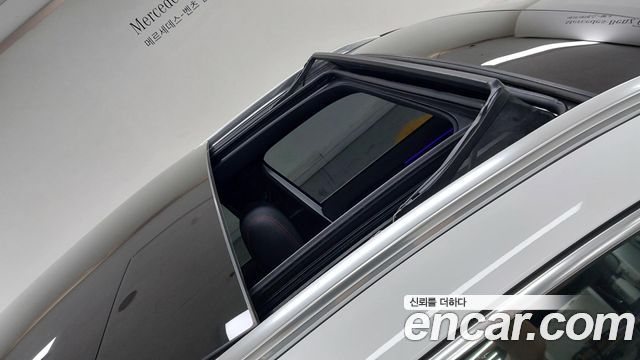 Mercedes-Benz GLA-Class 2023 — photo 12