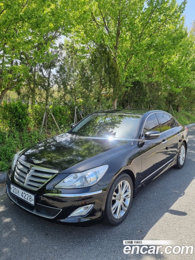 Hyundai Genesis 2012 — photo 1