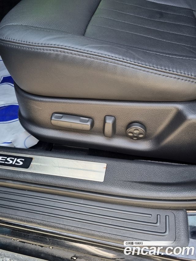 Hyundai Genesis 2012 — photo 14
