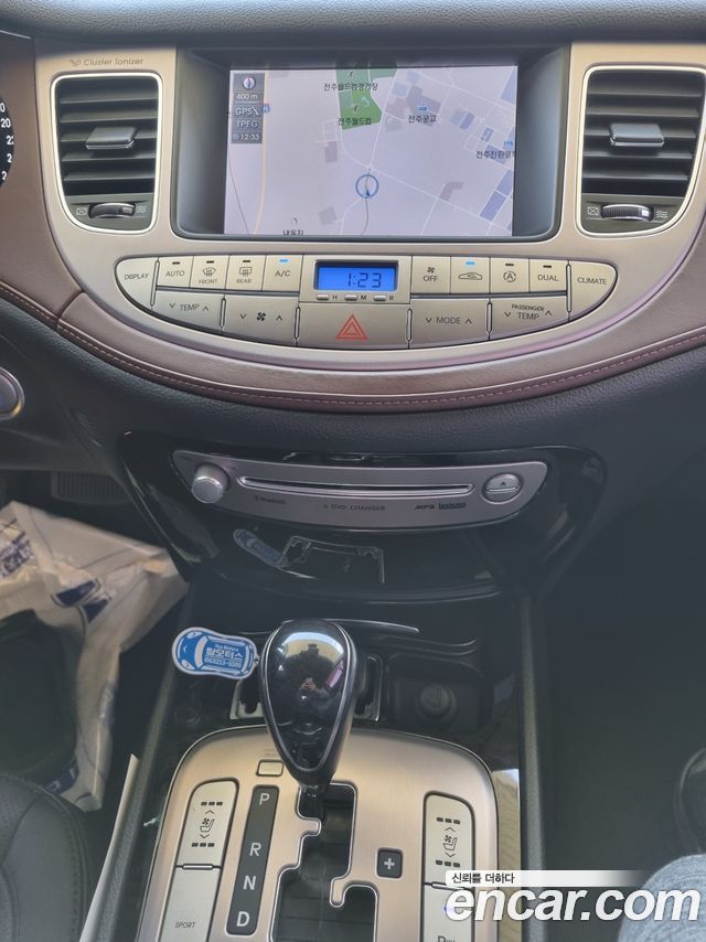 Hyundai Genesis 2012 — photo 17