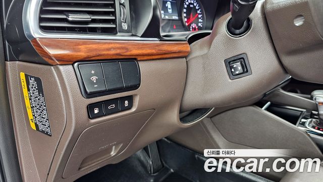 Kia K7 2016 — photo 22