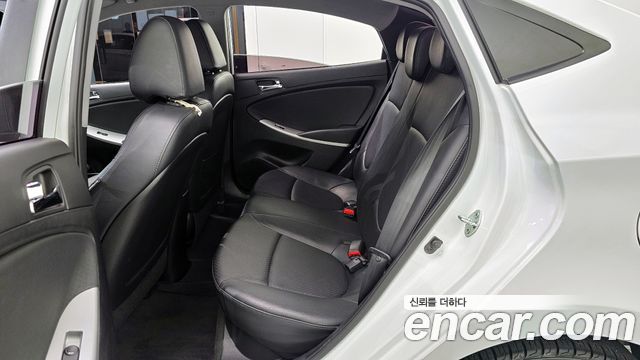 Hyundai Accent 2014 — photo 12