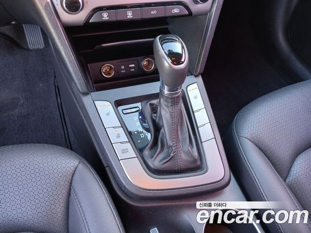 Hyundai AVANTE 2016 — photo 9