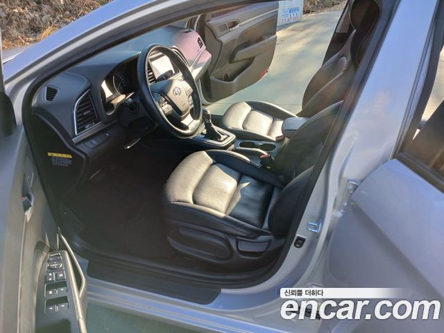 Hyundai AVANTE 2016 — photo 10