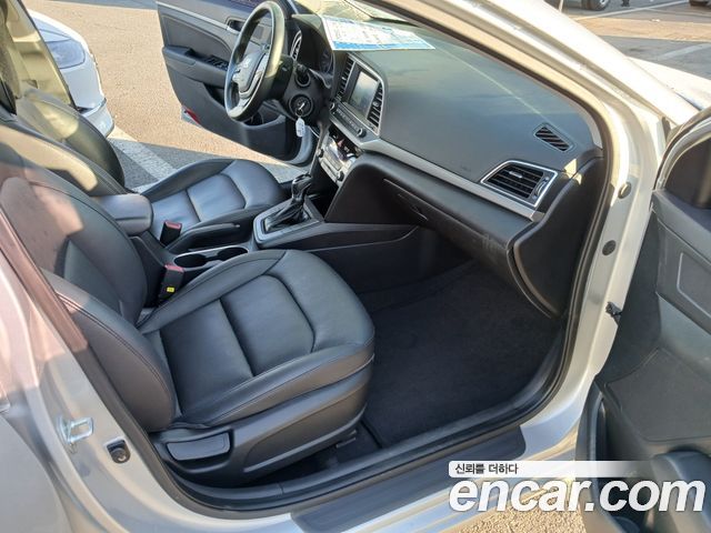 Hyundai AVANTE 2016 — photo 11