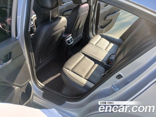 Hyundai AVANTE 2016 — photo 12
