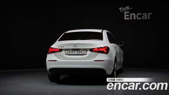 Mercedes-Benz A-Class 2020 — photo 4