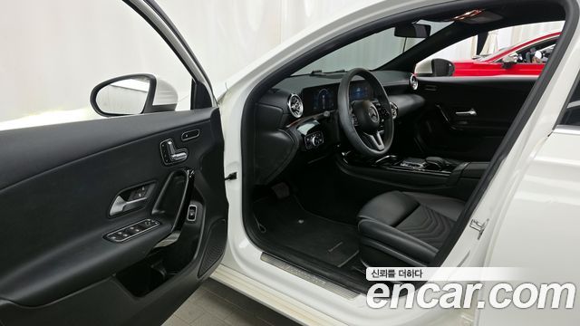 Mercedes-Benz A-Class 2020 — photo 10