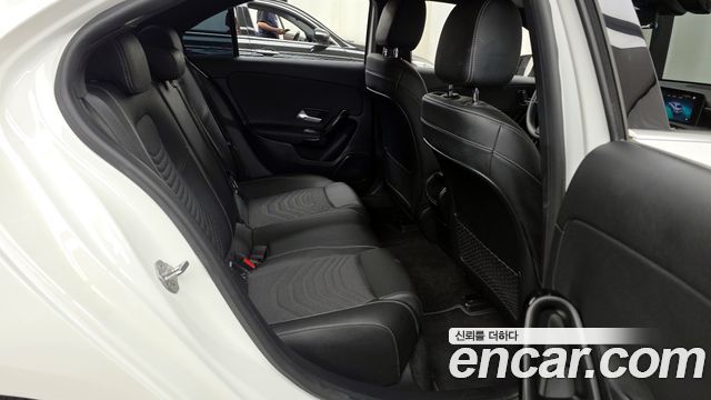 Mercedes-Benz A-Class 2020 — photo 11