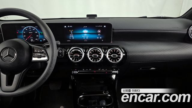 Mercedes-Benz A-Class 2020 — photo 13