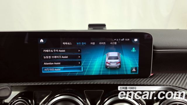 Mercedes-Benz A-Class 2020 — photo 15