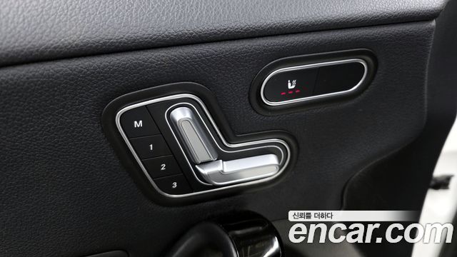 Mercedes-Benz A-Class 2020 — photo 16