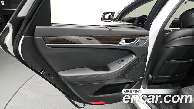 Genesis G80 2017 — photo 15