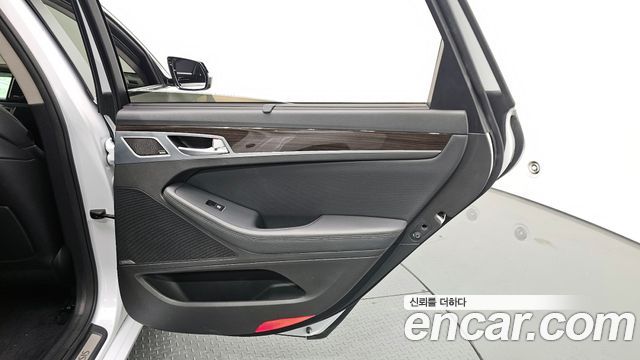 Genesis G80 2017 — photo 28