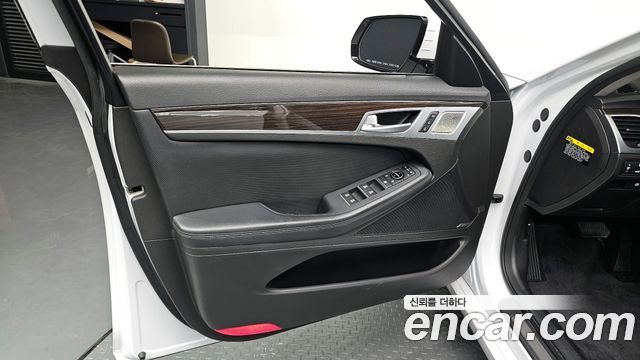 Genesis G80 2017 — photo 30