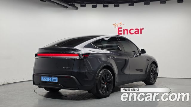 Tesla Model Y 2025 — photo 2