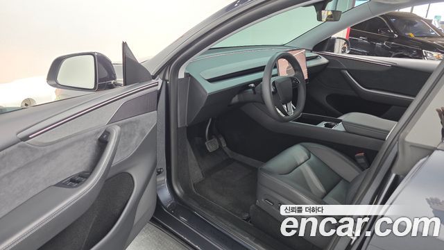Tesla Model Y 2025 — photo 13