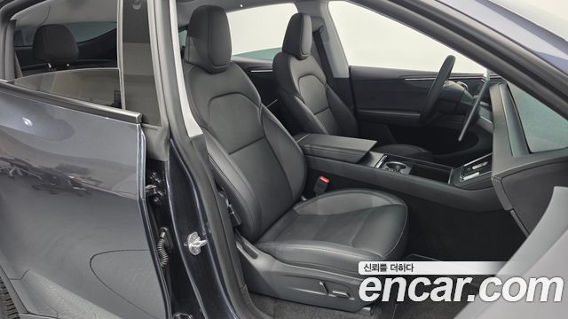 Tesla Model Y 2025 — photo 18