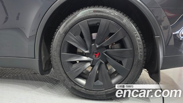 Tesla Model Y 2025 — photo 7
