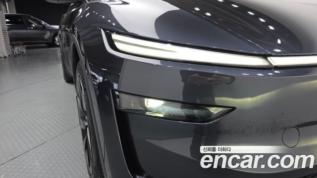 Tesla Model Y 2025 — photo 8
