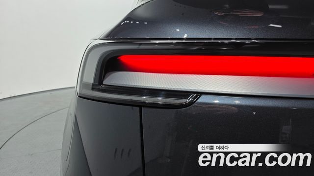 Tesla Model Y 2025 — photo 9