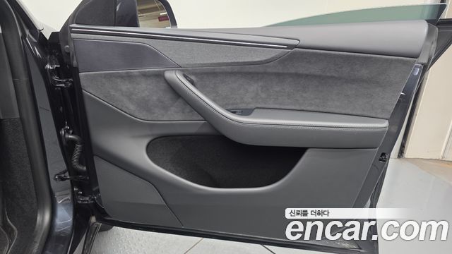 Tesla Model Y 2025 — photo 14