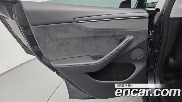 Tesla Model Y 2025 — photo 15