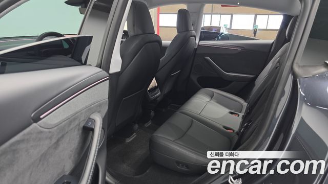 Tesla Model Y 2025 — photo 16