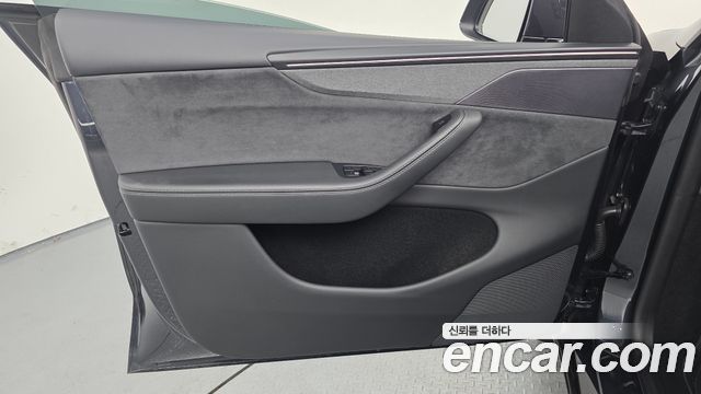Tesla Model Y 2025 — photo 27