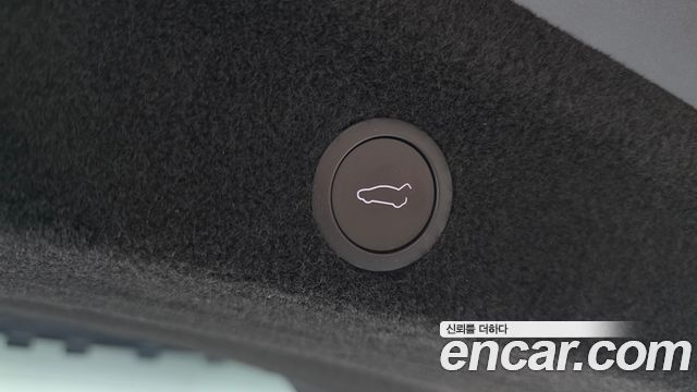 Tesla Model Y 2025 — photo 36