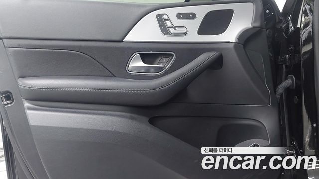 Mercedes-Benz GLE-Class 2020 — photo 15