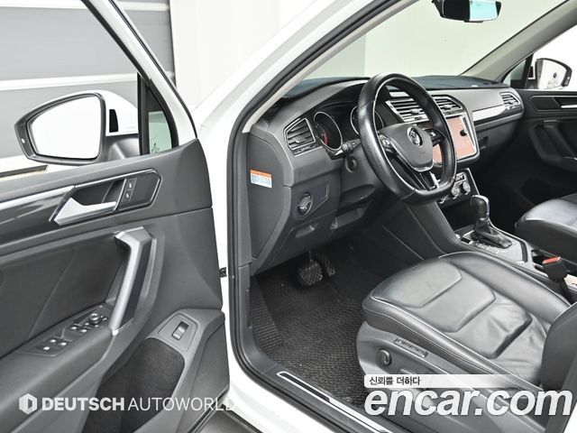 Volkswagen Tiguan 2018 — photo 11